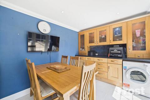 undefined, Queens Way, Feltham, Middlesex, TW13