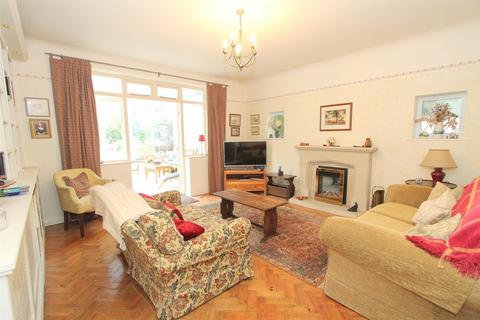 9 Cheviot Close, Sutton, SM2 5SB
