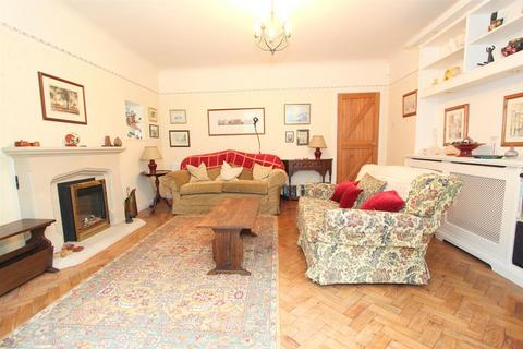 9 Cheviot Close, Sutton, SM2 5SB