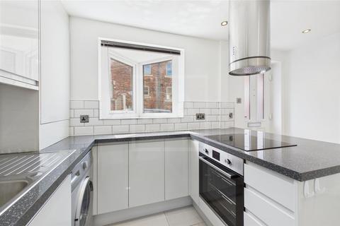 2 bedroom mews to rent, Birchdale Road, Appleton, Warrington