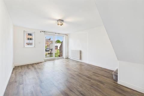 2 bedroom mews to rent, Birchdale Road, Appleton, Warrington