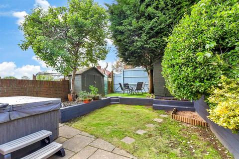 4 bedroom semi-detached house for sale, Parkway, Dorking RH4