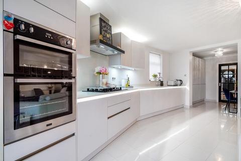119 Vincent Gardens, London, NW2 7RH