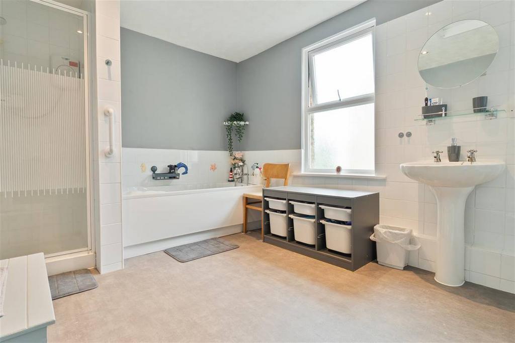 Bathroom/Shower/WC