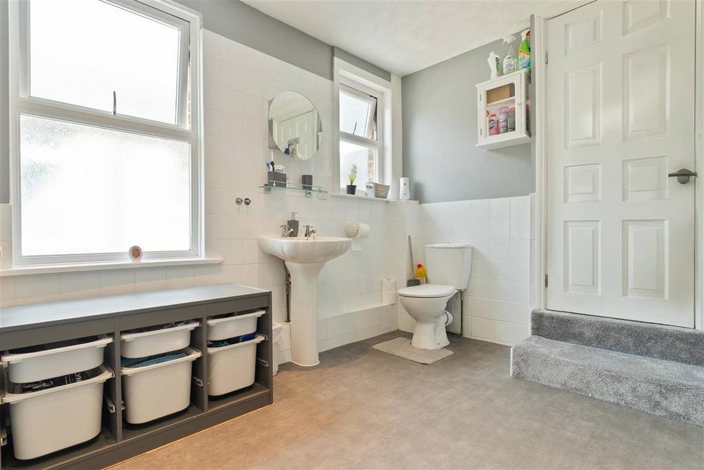 Bathroom/Shower/WC