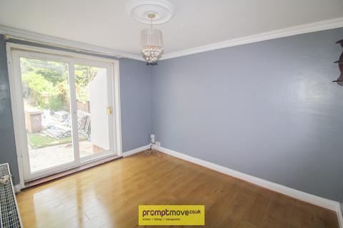 3 bedroom semi-detached house to rent, Runley Road Luton LU1 1TZ