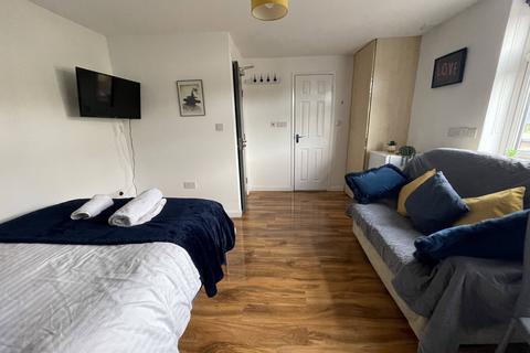 1 bedroom in a house share to rent, Fernbank Avenue, Wembley, HA0