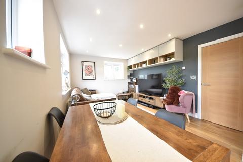 21 Compton Road, Wooburn Green, High Wycombe, HP10 0AW