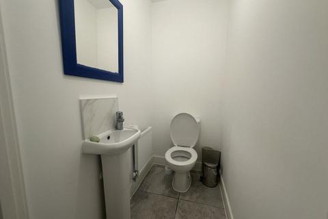 4 bedroom detached house to rent, Colney Way. Nottingham, NG8 3PY