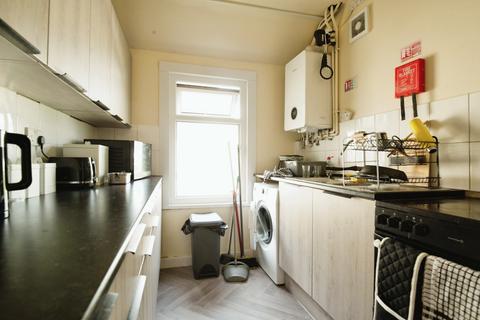1 bedroom in a house share to rent, Splott Road, CF24