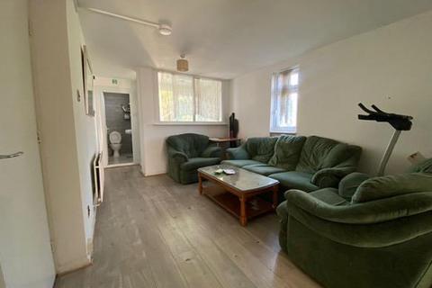 undefined, Ferraro Close, Hounslow TW5