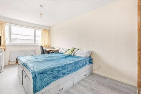 undefined, Ferraro Close, Hounslow TW5