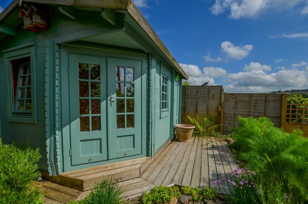 To Book A Viewing Call TPS Lostwithiel on 01208 87