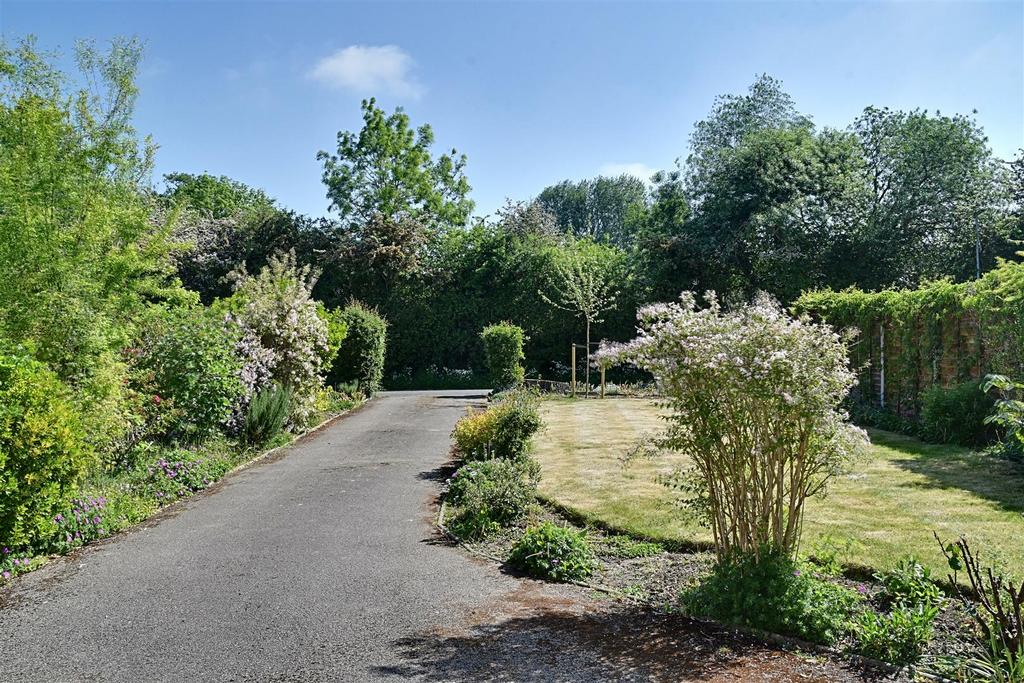 Front Driveway.jpg