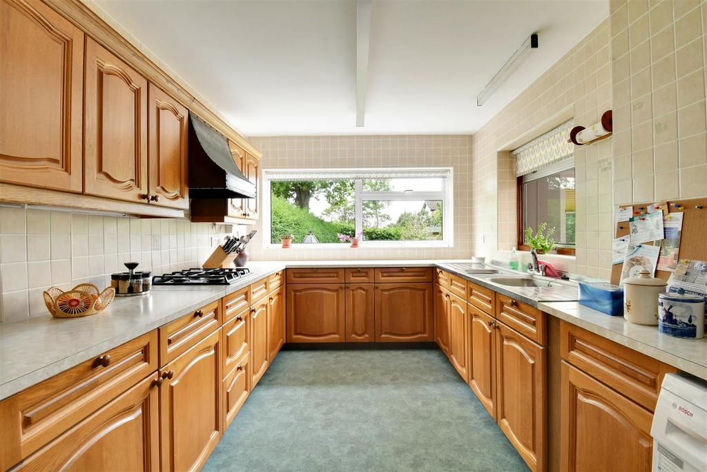 Kitchen 1.jpg