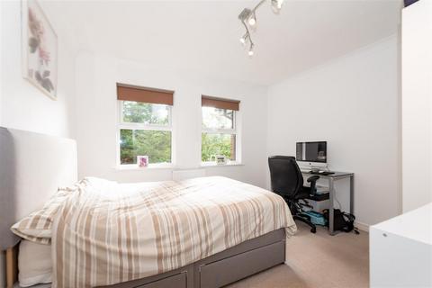 1 bedroom apartment for sale, Pear Tree Court, Camberley GU15