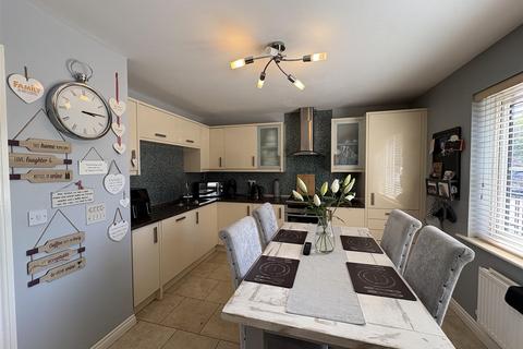 4 bedroom townhouse for sale, Collingsway, Darlington