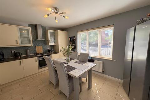 4 bedroom townhouse for sale, Collingsway, Darlington
