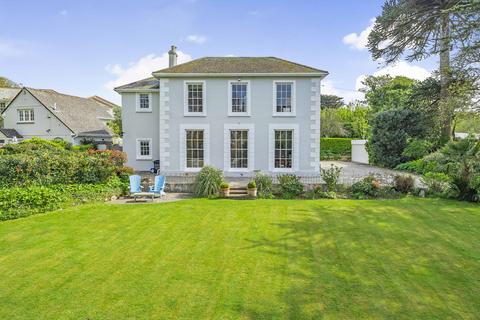 undefined, Detached 4/5 bedroom house with separate 2 bedroom cottage.