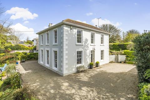 undefined, Detached 4/5 bedroom house with separate 2 bedroom cottage.