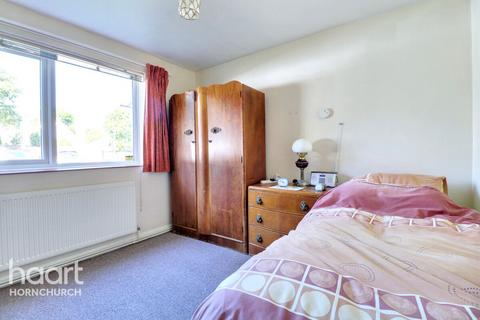 2 bedroom apartment for sale, Chaplaincy Gardens, Hornchurch