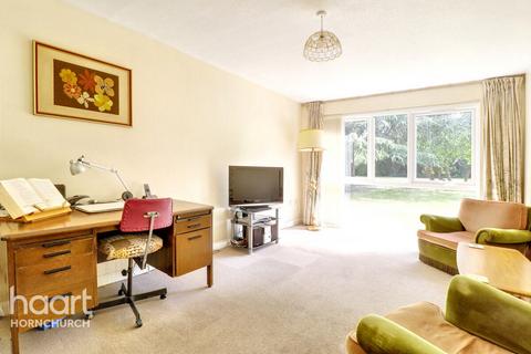 2 bedroom apartment for sale, Chaplaincy Gardens, Hornchurch