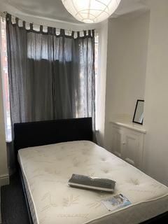 3 bedroom terraced house to rent, Wincombe Street, Manchester M14