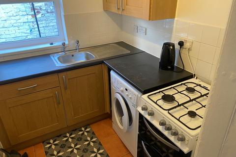3 bedroom terraced house to rent, Wincombe Street, Manchester M14