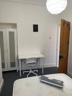 3 bedroom terraced house to rent, Wincombe Street, Manchester M14