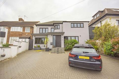 5 bedroom detached house to rent, Gibbs Green, Edgware HA8