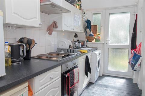 4 bedroom maisonette to rent, Milner Road, Brighton