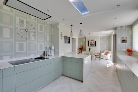 4 bedroom end of terrace house for sale, Thornsbeach Road, Catford, London, SE6