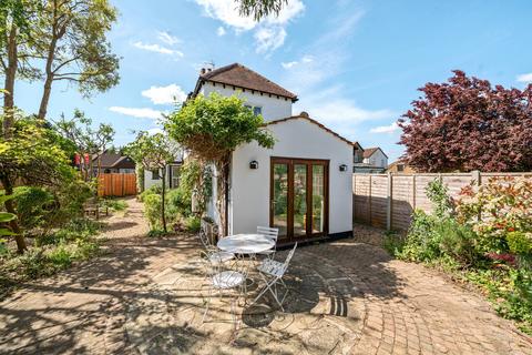 4 bedroom detached house for sale, Crescent Road, Shepperton, TW17