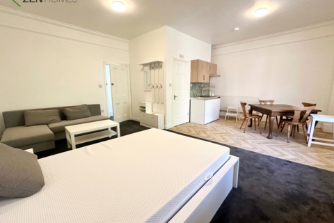 Studio to rent, London N5