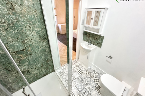 Studio to rent, London N5