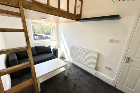 Studio to rent, London N5