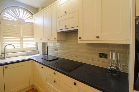 2 bedroom end of terrace house to rent, Heasman Close, Newmarket CB8