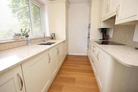 18 Fairview Drive, Broadstone, BH18 9AP