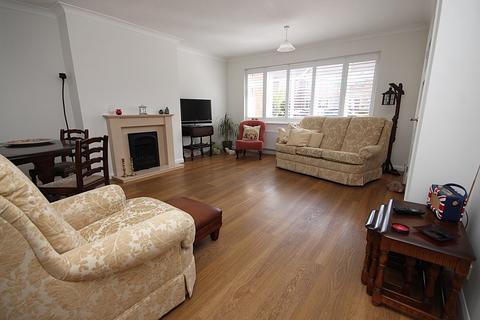 18 Fairview Drive, Broadstone, BH18 9AP