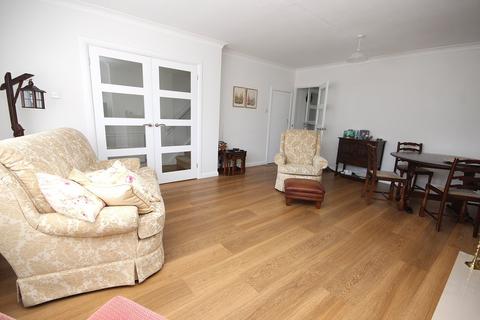 18 Fairview Drive, Broadstone, BH18 9AP