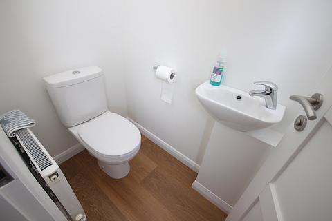 18 Fairview Drive, Broadstone, BH18 9AP