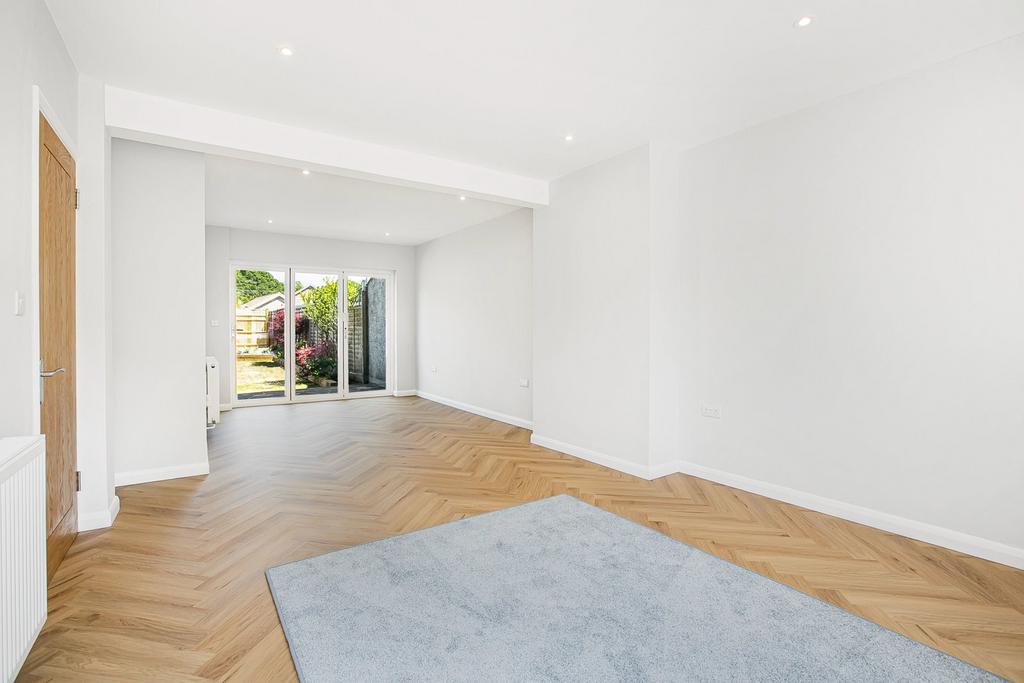 House in Caterham - View 4