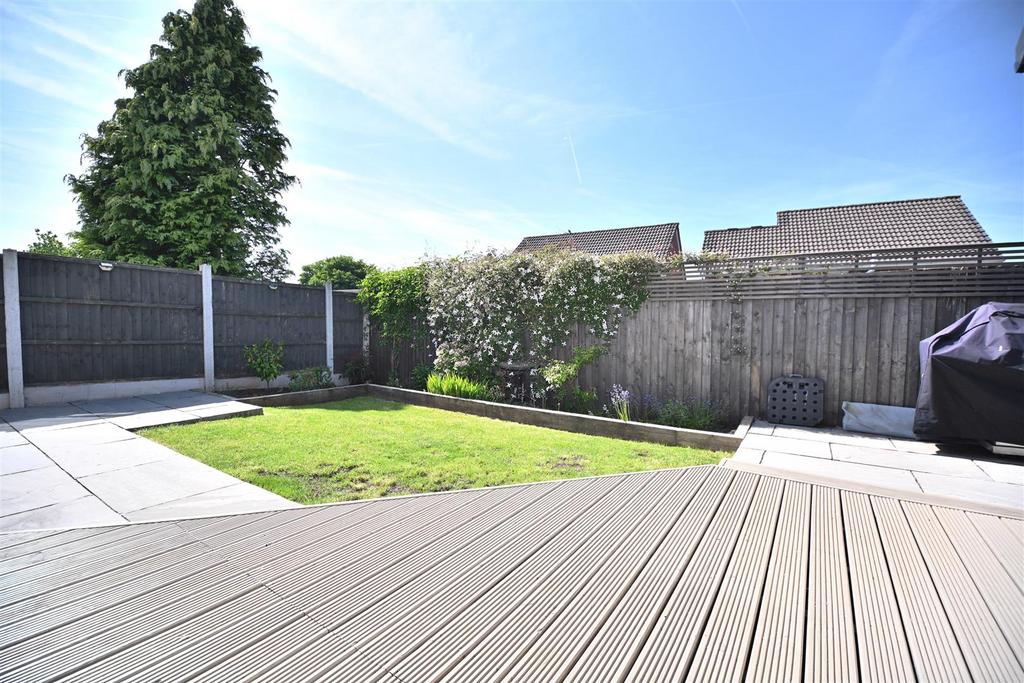 20 Farleigh Close Garden (7).JPG