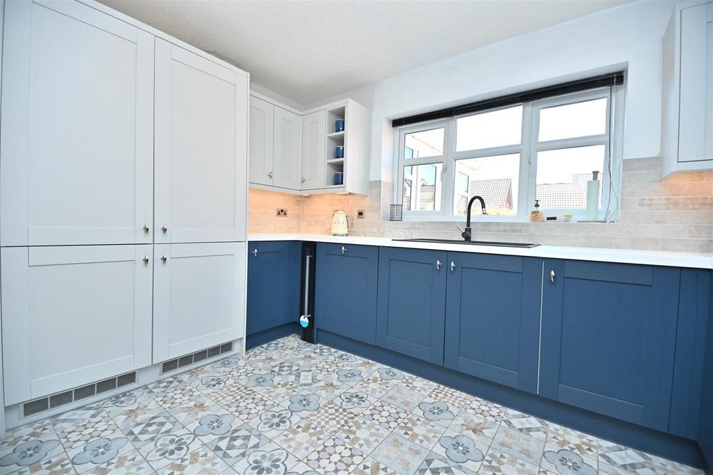 20 Farleigh Close Kitchen (7).JPG