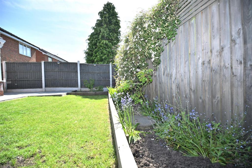 20 Farleigh Close Garden (6).JPG
