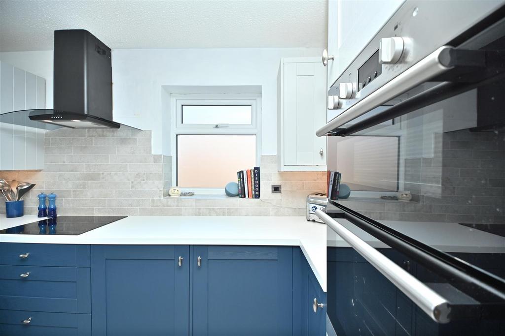 20 Farleigh Close Kitchen (1).JPG