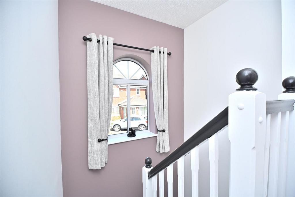 20 Farleigh Close Landing (3).JPG