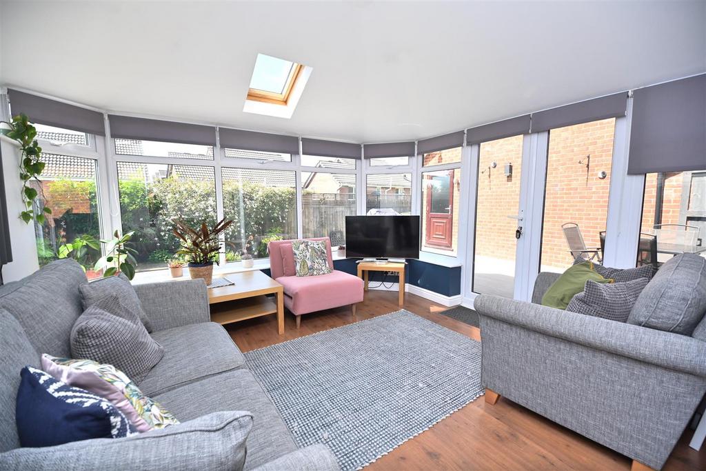 20 Farleigh Close Conservatory (1).JPG