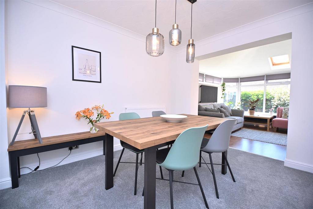 20 Farleigh Close Dining Room (2).JPG