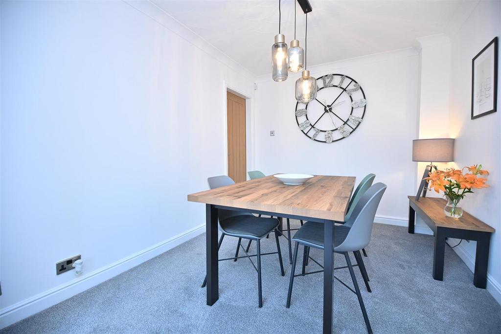 20 Farleigh Close Dining Room (3).JPG